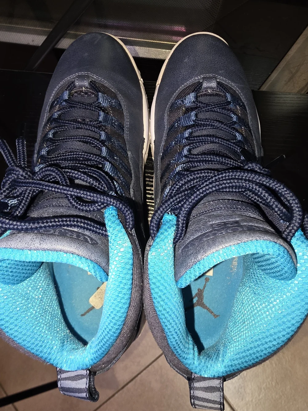 Jordan Men’s Mid-Top Sneaker in Navy with Teal Accents